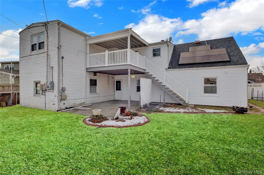 31 Bluespruce Road Levittown, NY 11756