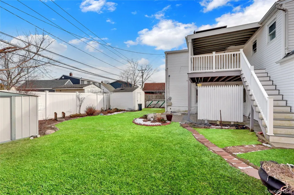 31 Bluespruce Road Levittown, NY 11756