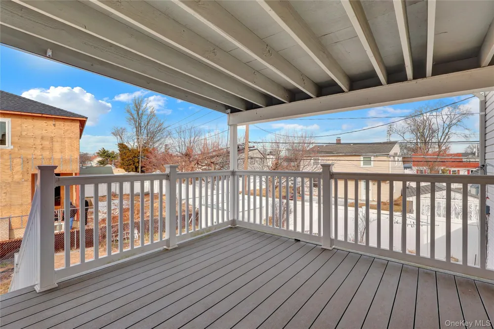 31 Bluespruce Road Levittown, NY 11756
