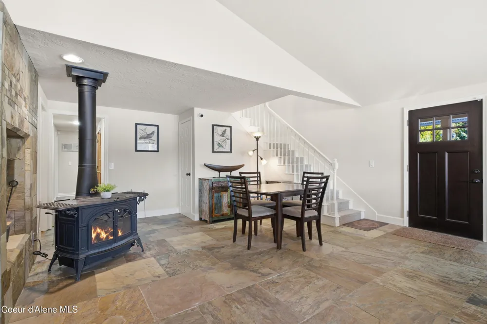 758 Meadowood Road Sandpoint, ID 83864