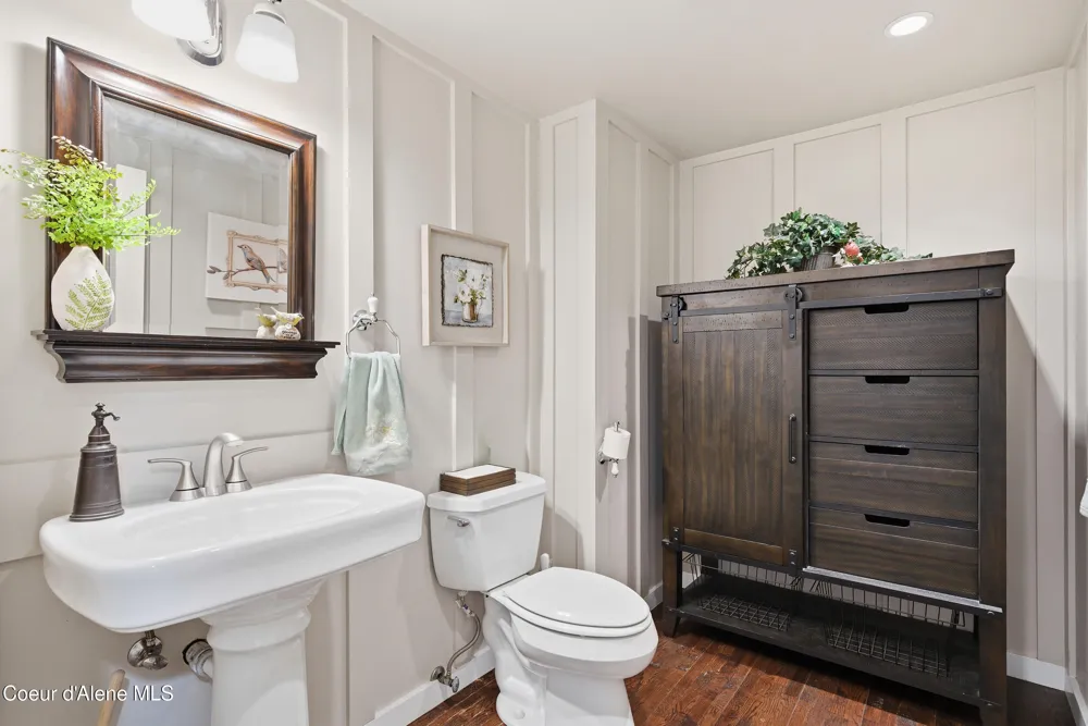 758 Meadowood Road Sandpoint, ID 83864