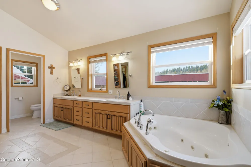 758 Meadowood Road Sandpoint, ID 83864
