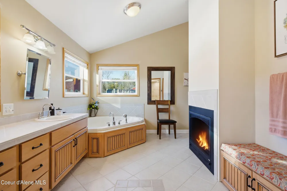 758 Meadowood Road Sandpoint, ID 83864