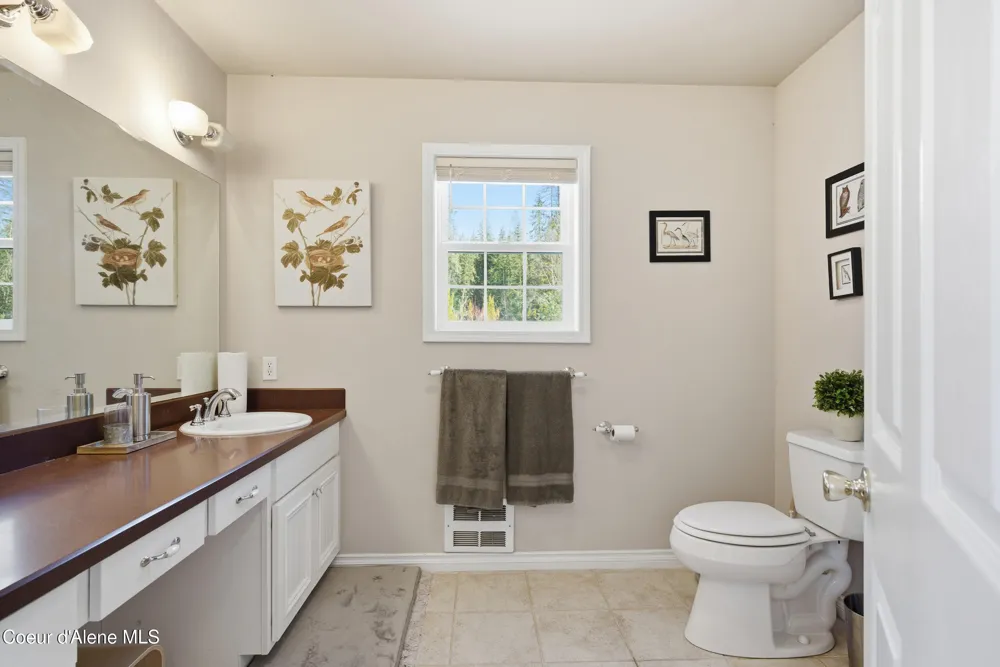 758 Meadowood Road Sandpoint, ID 83864