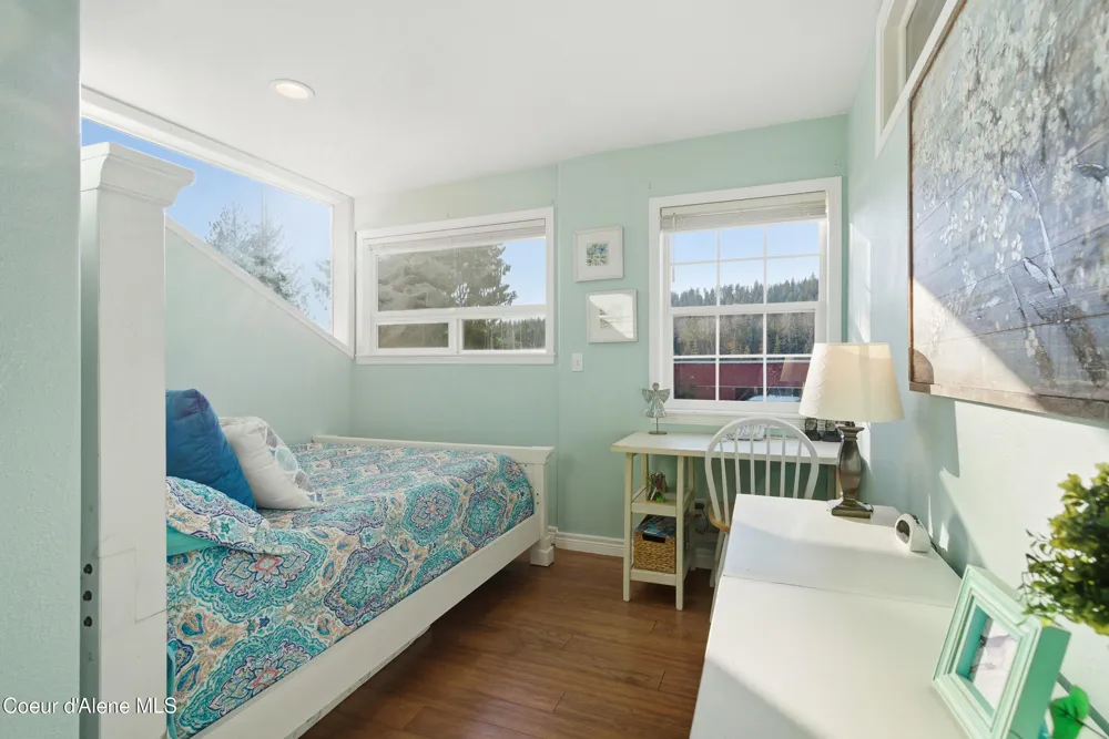 758 Meadowood Road Sandpoint, ID 83864
