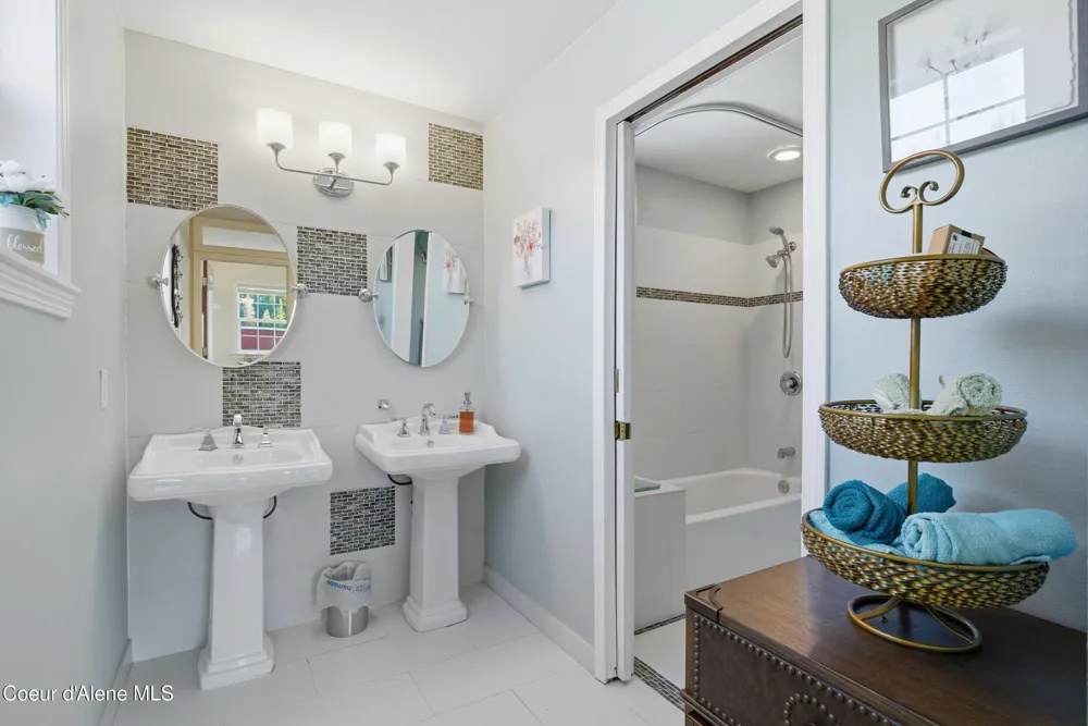 758 Meadowood Road Sandpoint, ID 83864