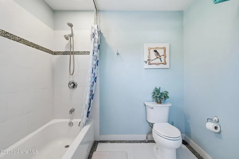 758 Meadowood Road Sandpoint, ID 83864