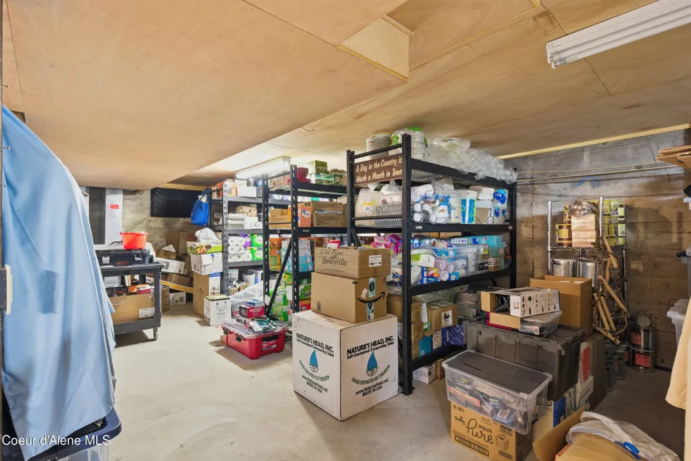 758 Meadowood Road Sandpoint, ID 83864
