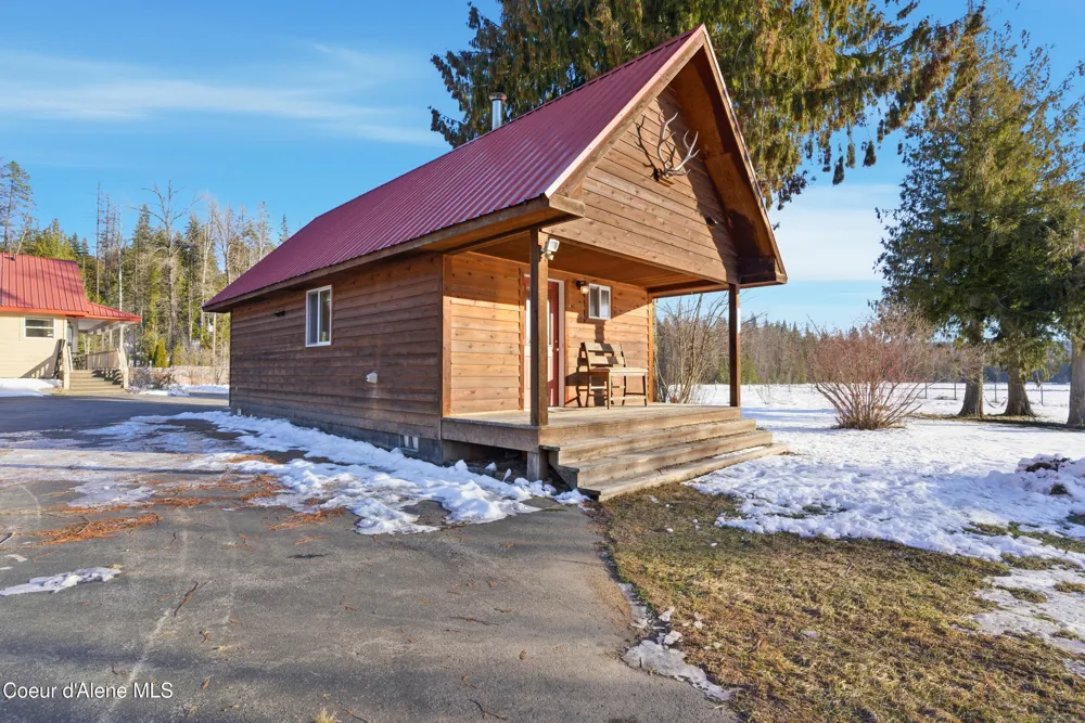 758 Meadowood Road Sandpoint, ID 83864