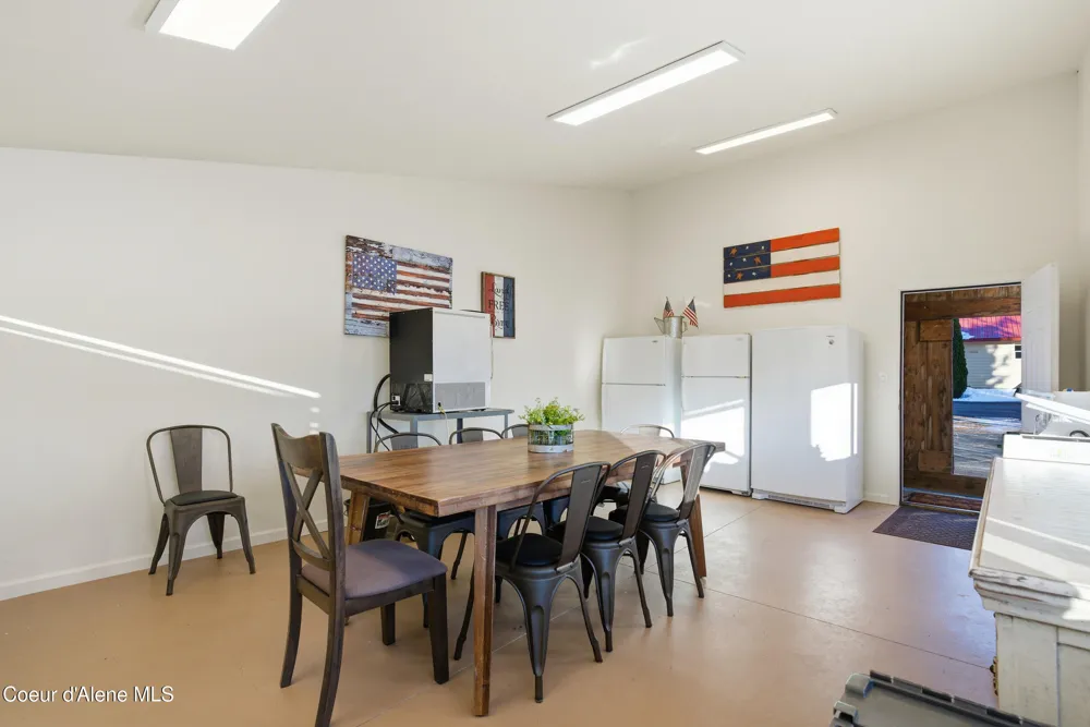 758 Meadowood Road Sandpoint, ID 83864