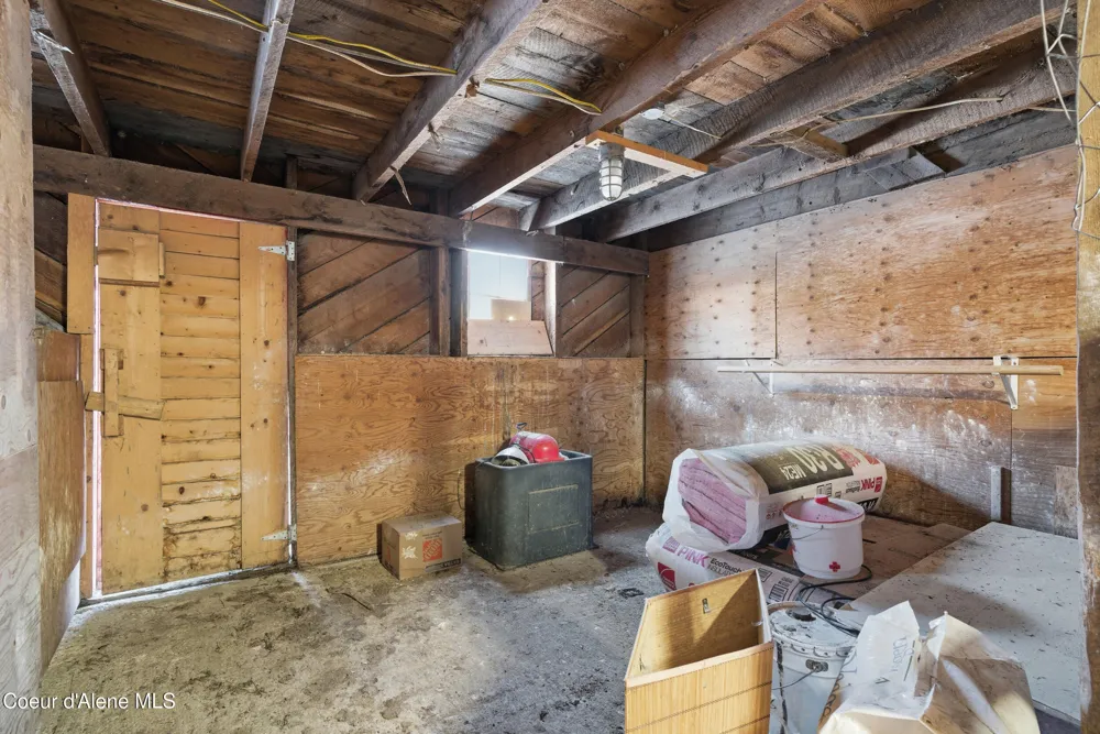 758 Meadowood Road Sandpoint, ID 83864