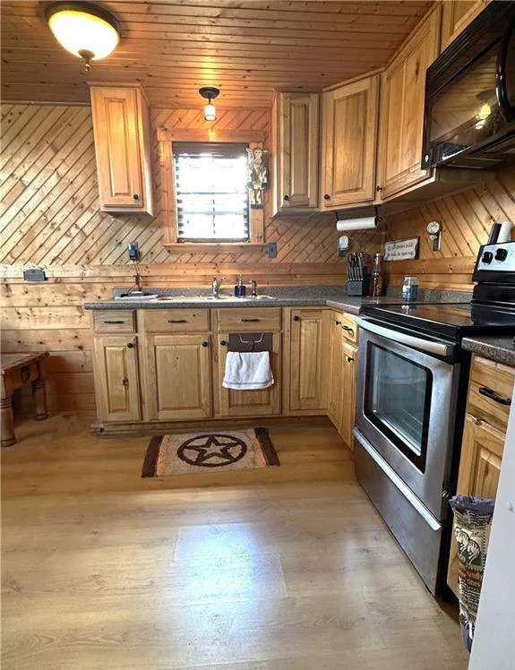 853 County Road 206 Bremond, TX 76629