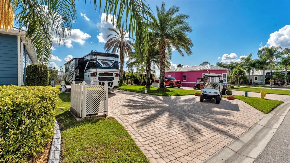 3268 FISH HAWK DRIVE Polk City, FL 33868