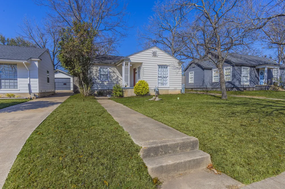 2605 Columbus Avenue