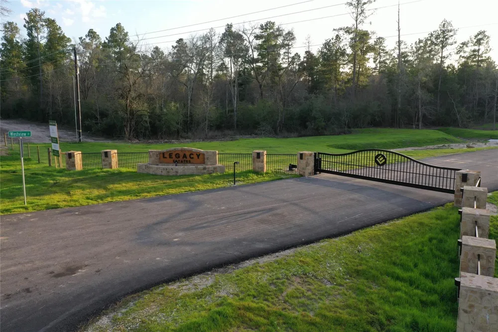 14 Westview Dr Huntsville, TX 77320