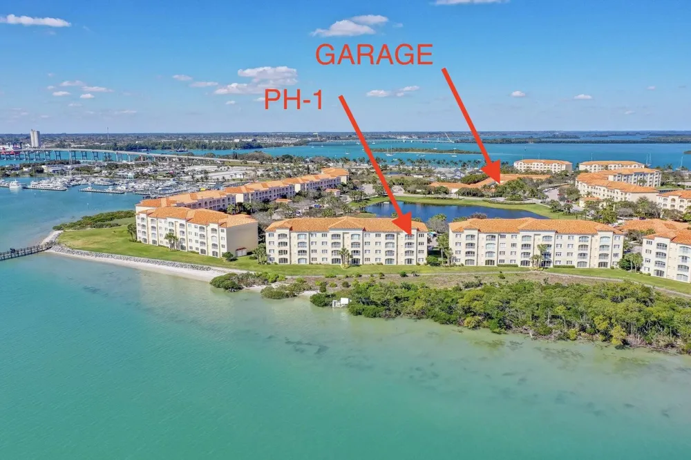 29 Harbour Isle Drive W #Ph01