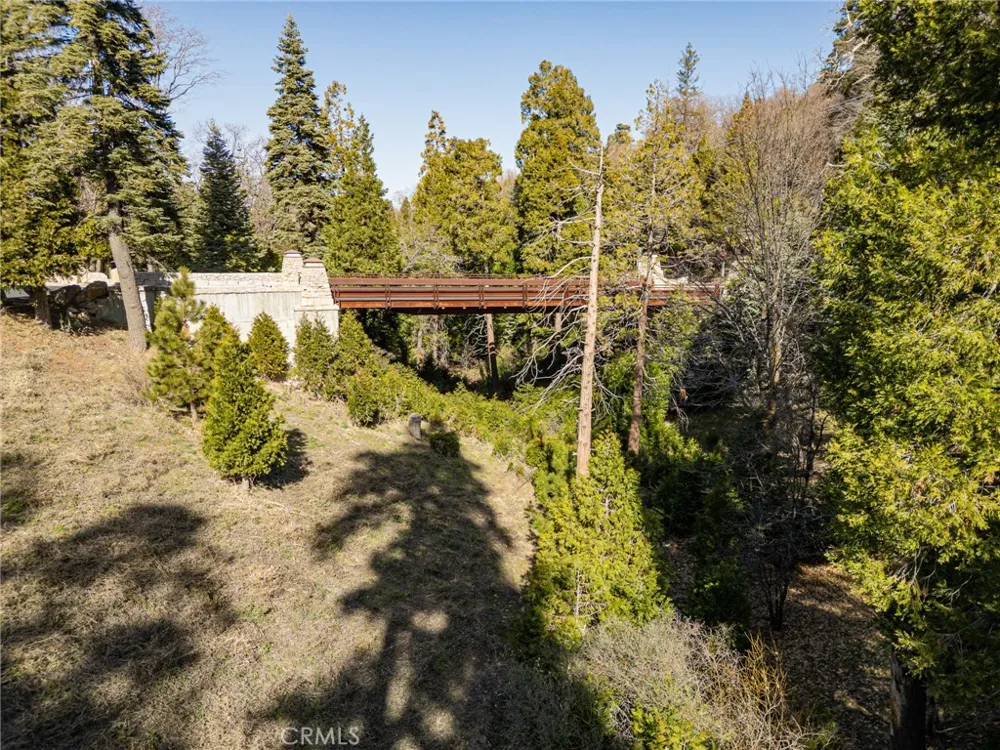 137 Mill Pond Road Lake Arrowhead, CA 92352
