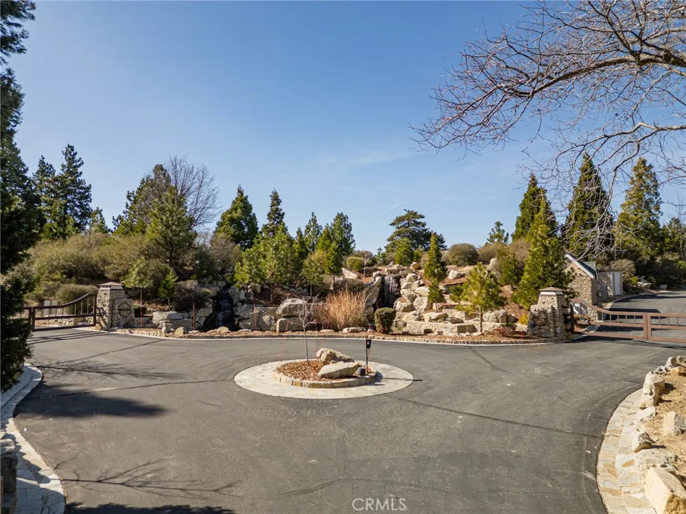 137 Mill Pond Road Lake Arrowhead, CA 92352