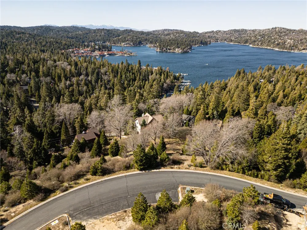 137 Mill Pond Road Lake Arrowhead, CA 92352