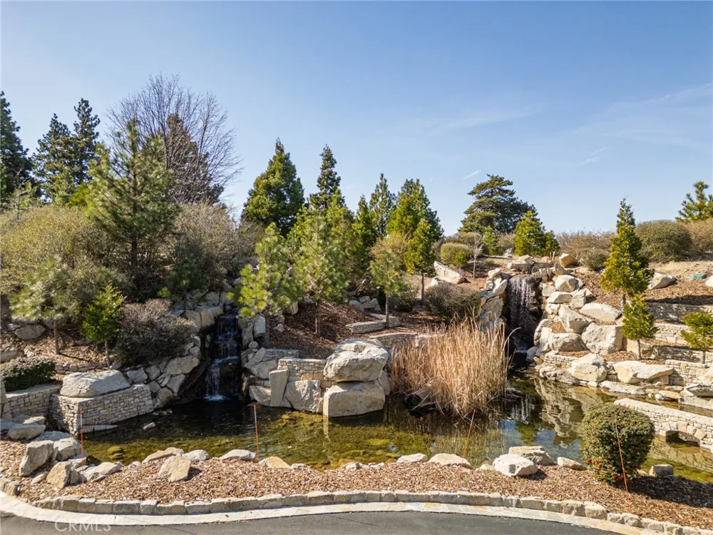 137 Mill Pond Road Lake Arrowhead, CA 92352