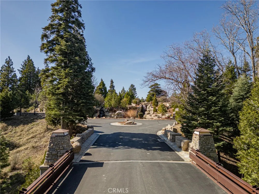 137 Mill Pond Road Lake Arrowhead, CA 92352