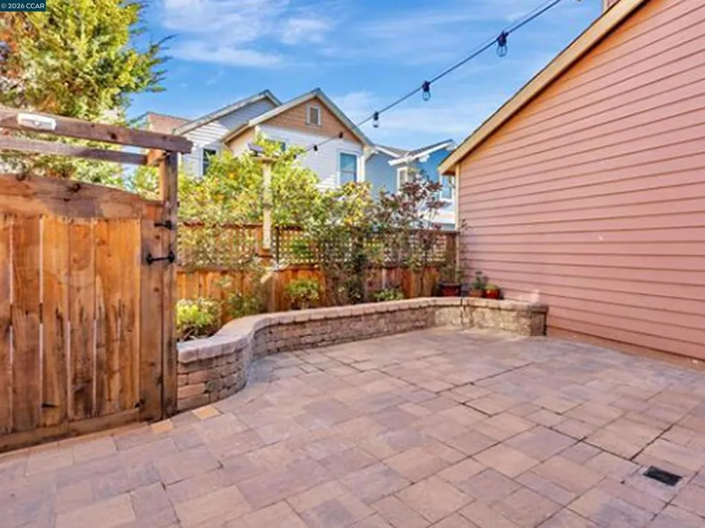 2036 SERRA LN Hercules, CA 94547
