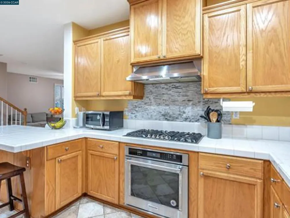 2036 SERRA LN Hercules, CA 94547