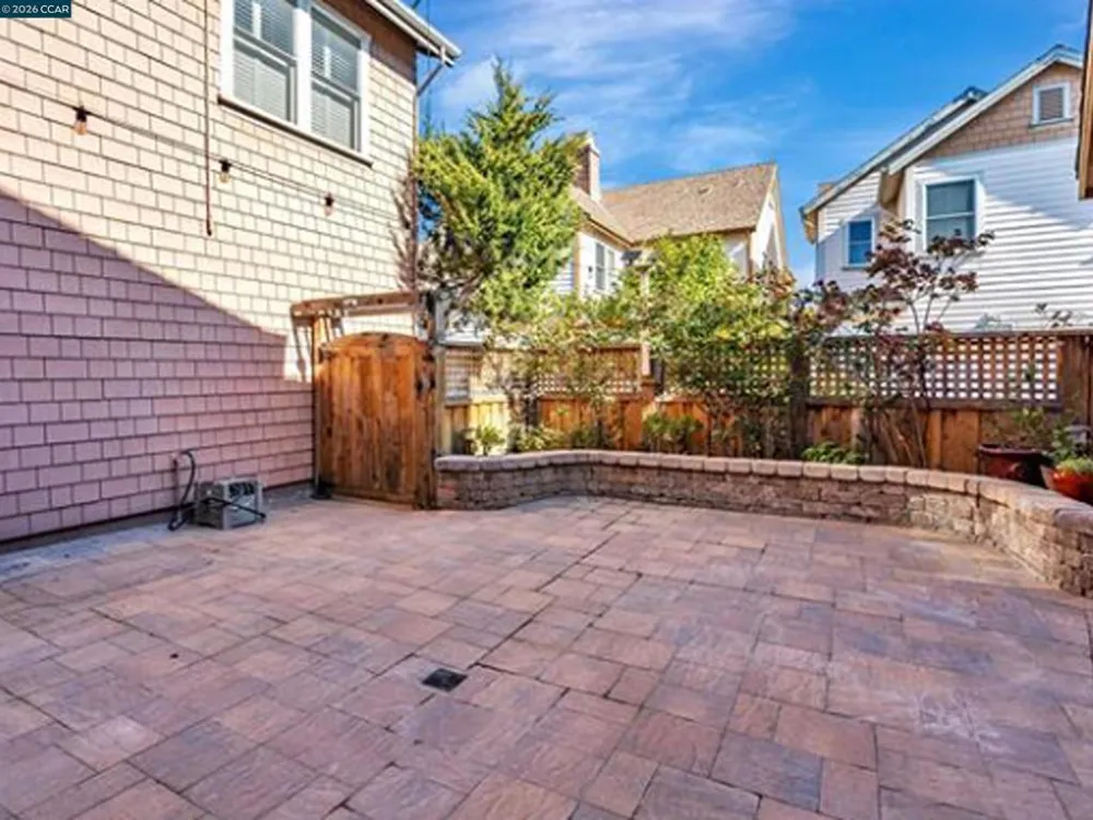 2036 SERRA LN Hercules, CA 94547