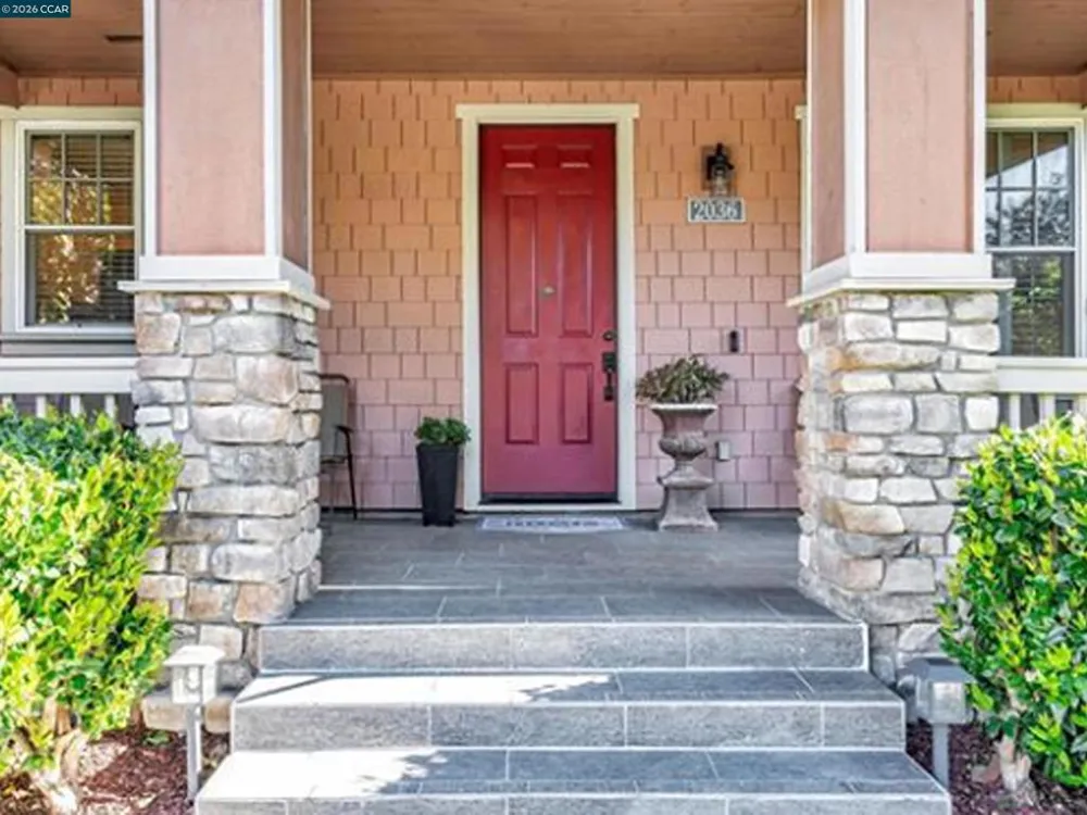 2036 SERRA LN Hercules, CA 94547
