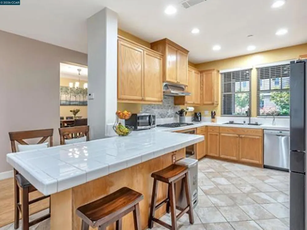 2036 SERRA LN Hercules, CA 94547