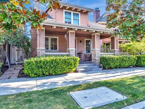 2036 SERRA LN