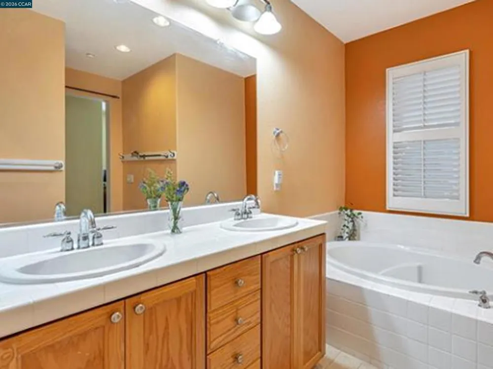 2036 SERRA LN Hercules, CA 94547