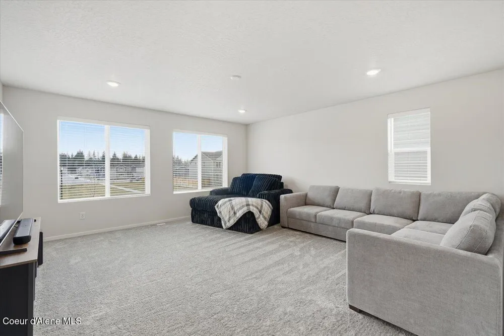457 E Burdock Loop Hayden, ID 83835