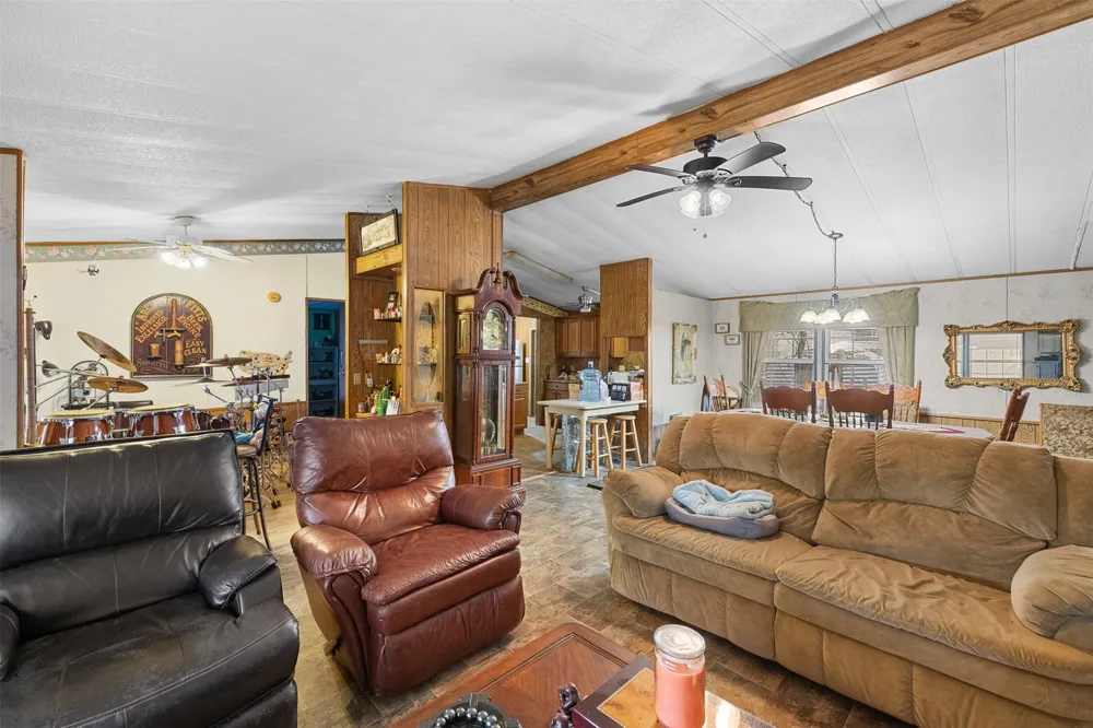 7155 County Road 144 Caldwell, TX 77836