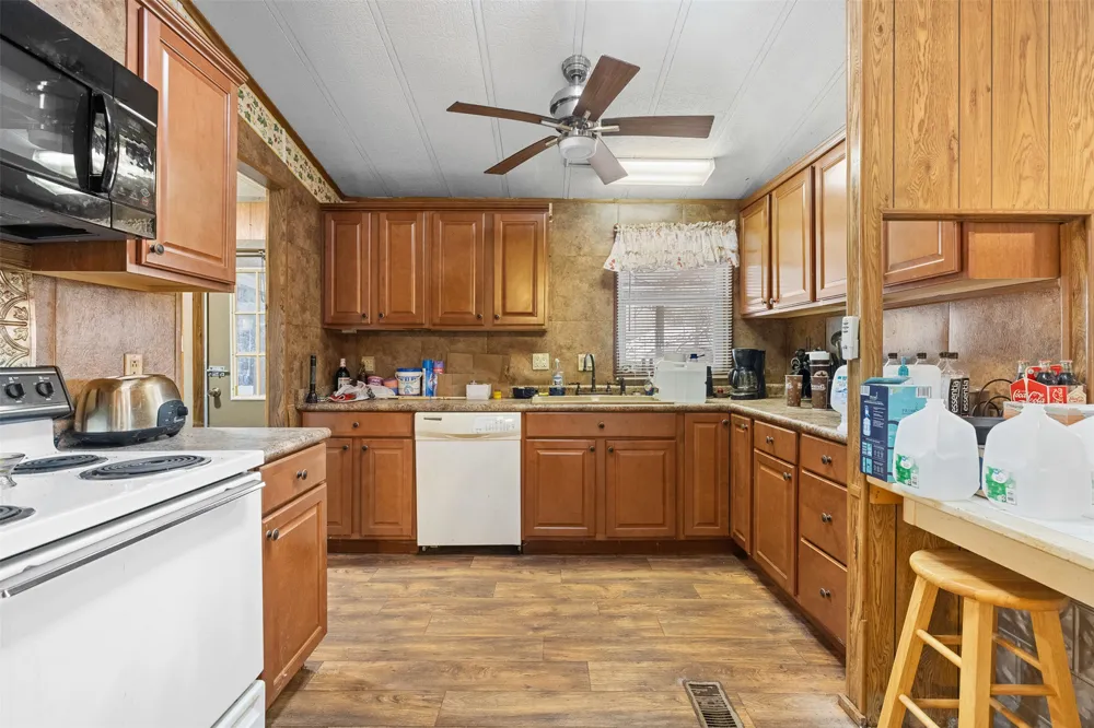 7155 County Road 144 Caldwell, TX 77836