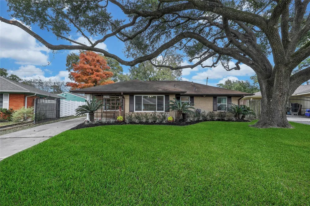 1930 Brimberry Street