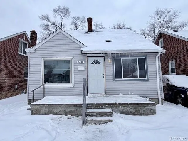 8430 Plainview Avenue