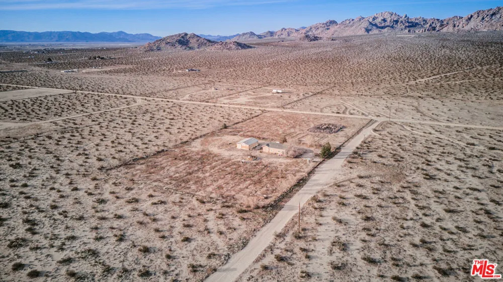 10424 Santa Fe Fire Road Lucerne Valley, CA 92356