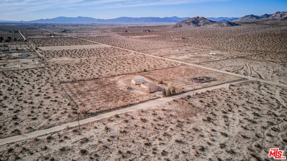 10424 Santa Fe Fire Road Lucerne Valley, CA 92356