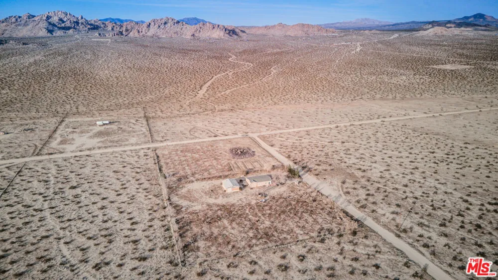 10424 Santa Fe Fire Road Lucerne Valley, CA 92356