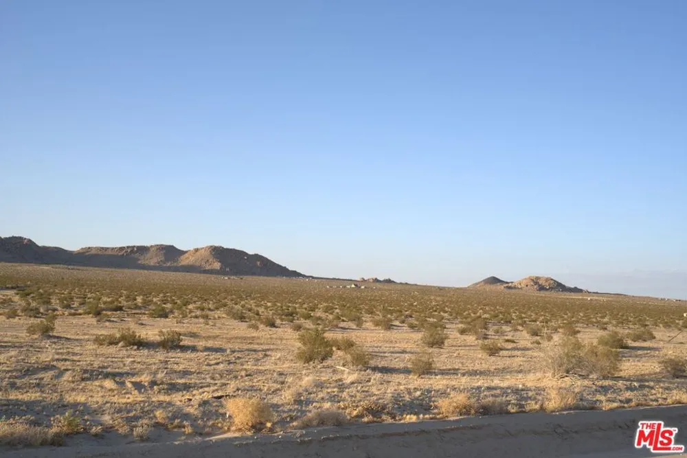 10424 Santa Fe Fire Road Lucerne Valley, CA 92356