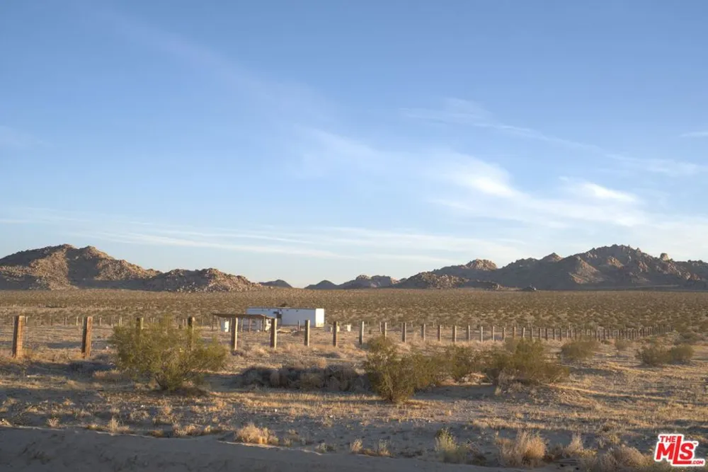 10424 Santa Fe Fire Road Lucerne Valley, CA 92356