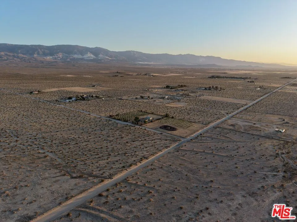 10424 Santa Fe Fire Road Lucerne Valley, CA 92356