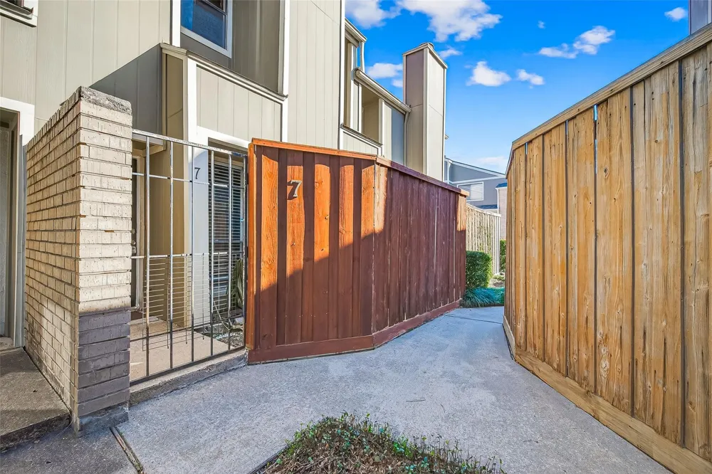 1920 Augusta Drive #7