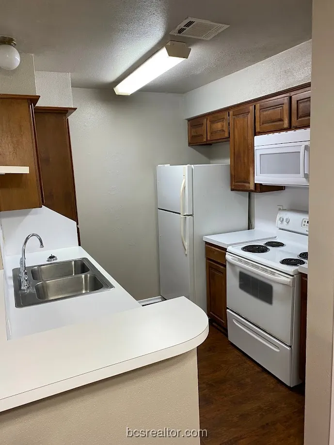 1305 W Villa Maria Road #C104 Bryan, TX 77801