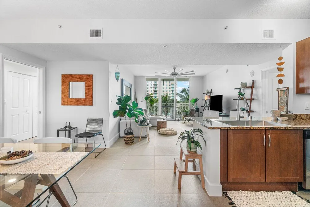 350 Federal Highway #810