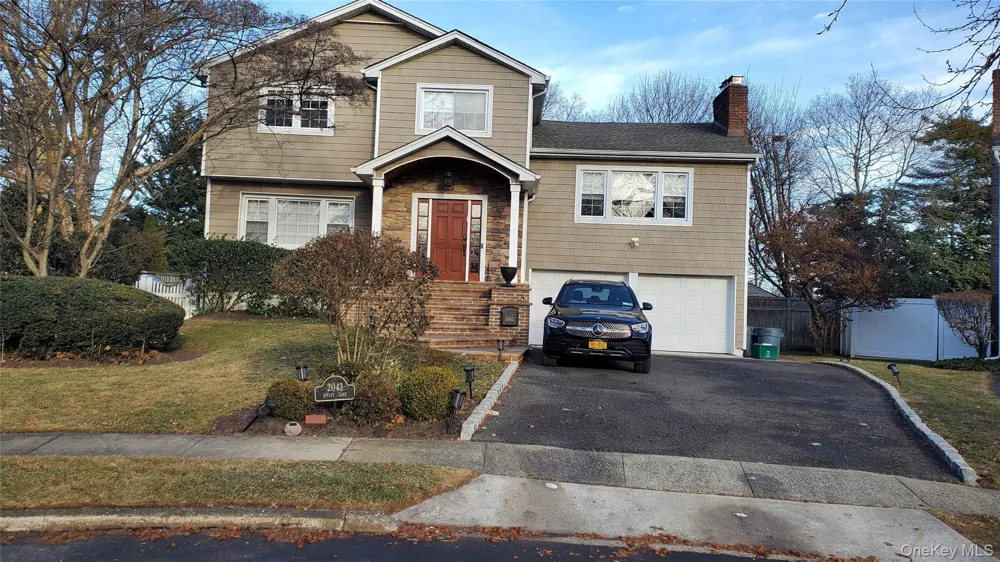 2043 Ripley Merrick, NY 11566