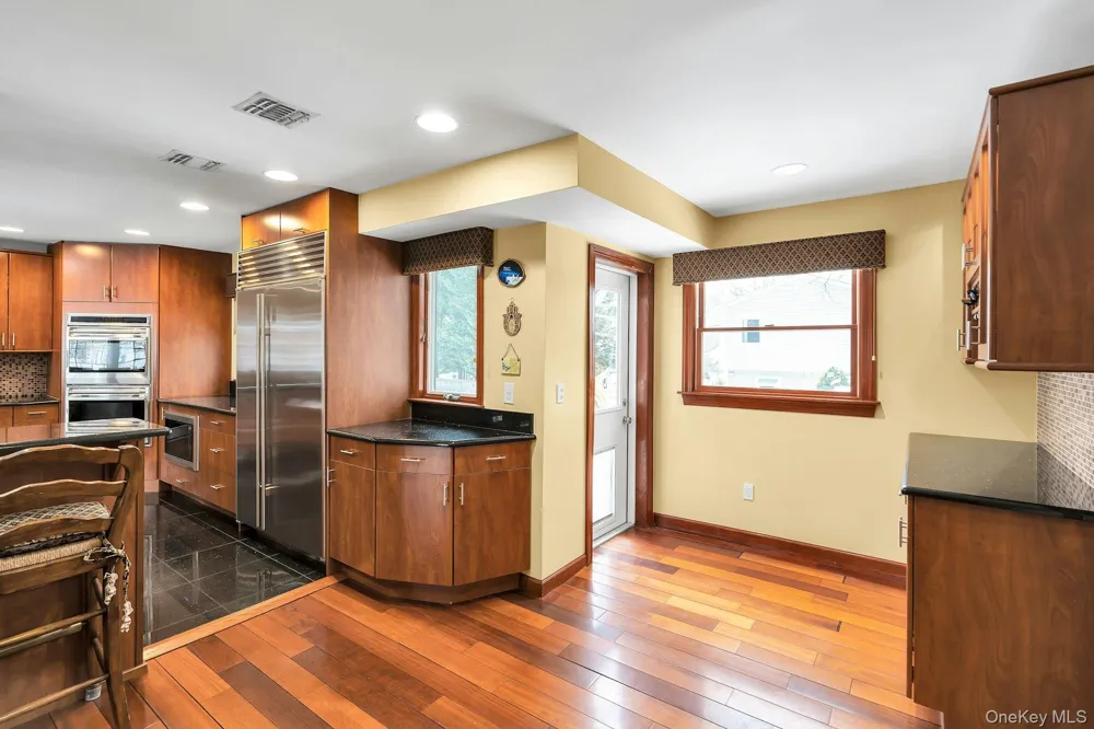2043 Ripley Merrick, NY 11566