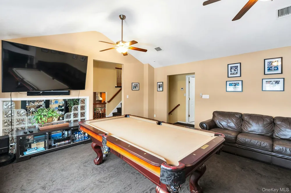 2043 Ripley Merrick, NY 11566