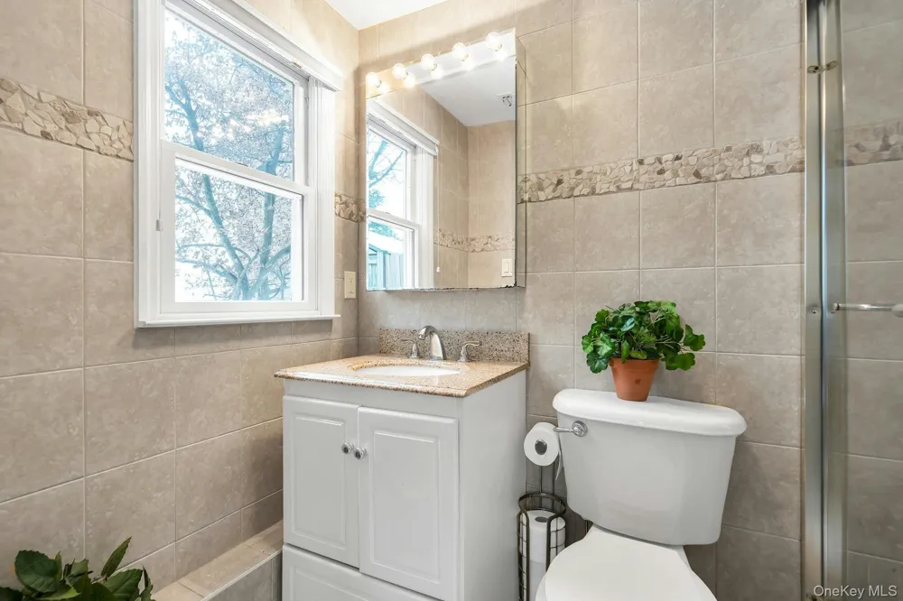 2043 Ripley Merrick, NY 11566